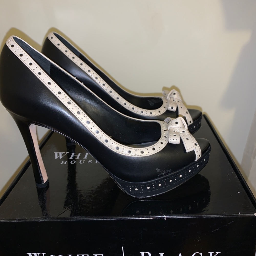 White and black shoes 6.5 m excelente condition